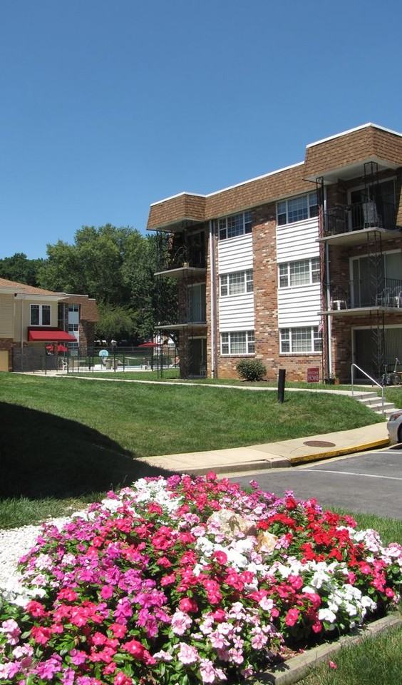 Randolph Square Apartments - Photo 4 of 15