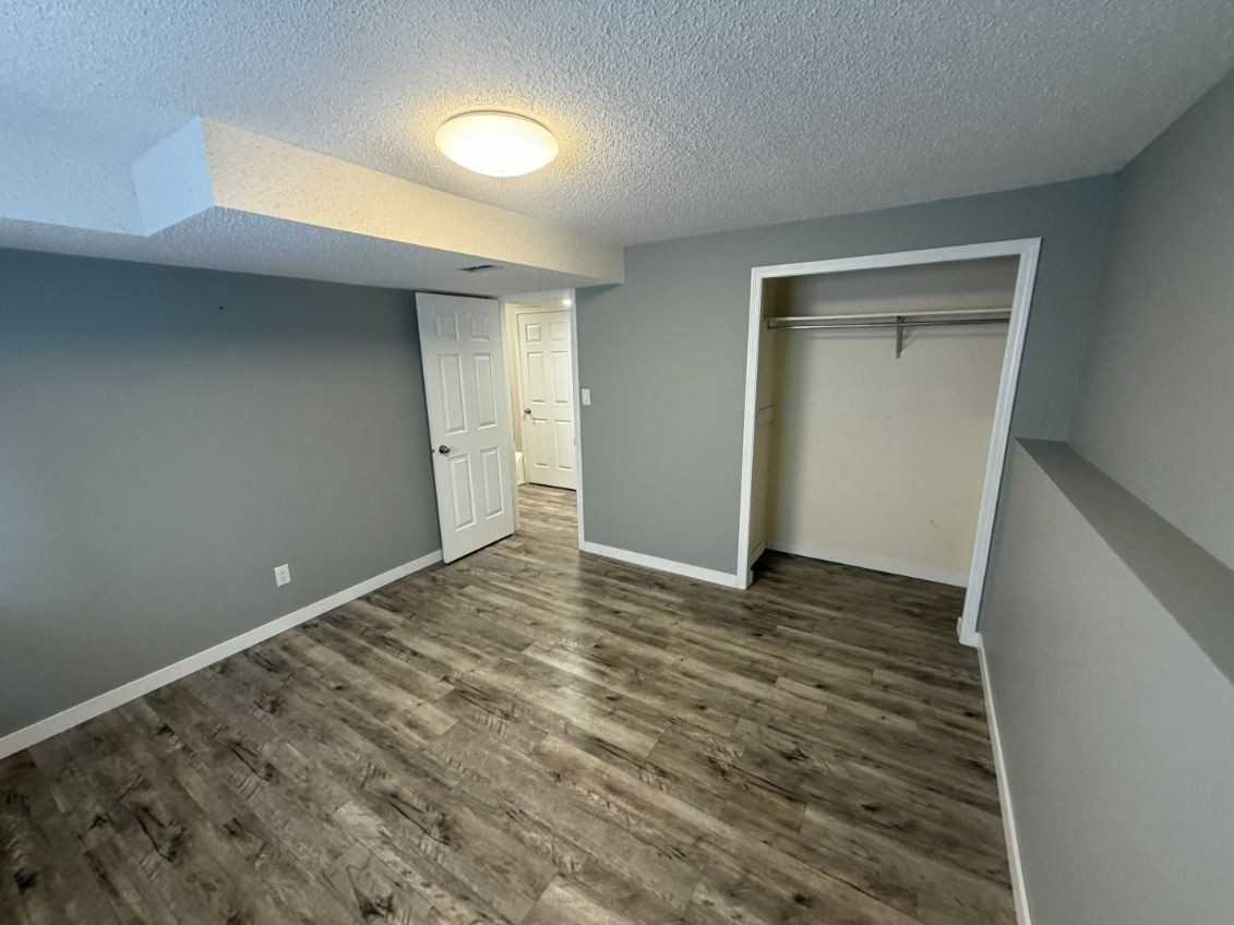9609 72 Ave - Photo 2 of 18