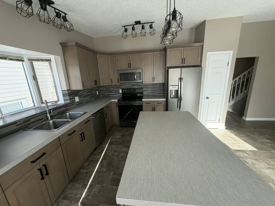 9609 72 Ave - Photo 4 of 18