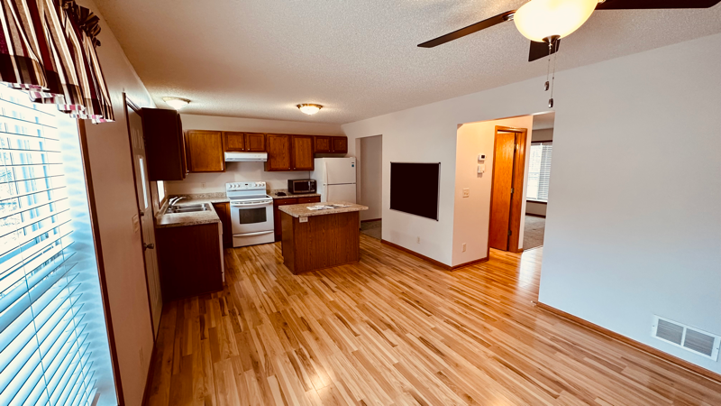 335 Sherwood Ave - Photo 6 of 47