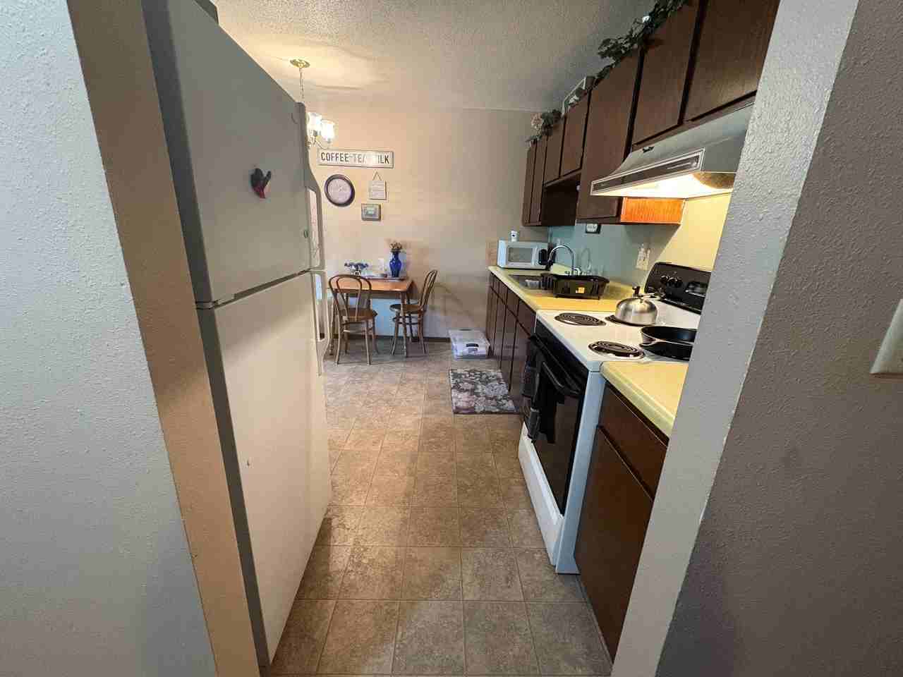 550 8th St W #21 - Photo 2 of 17