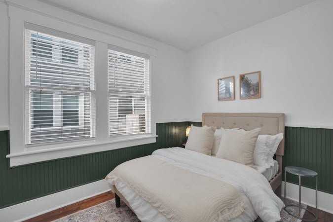 1004 E 33rd St - Photo 4 of 23