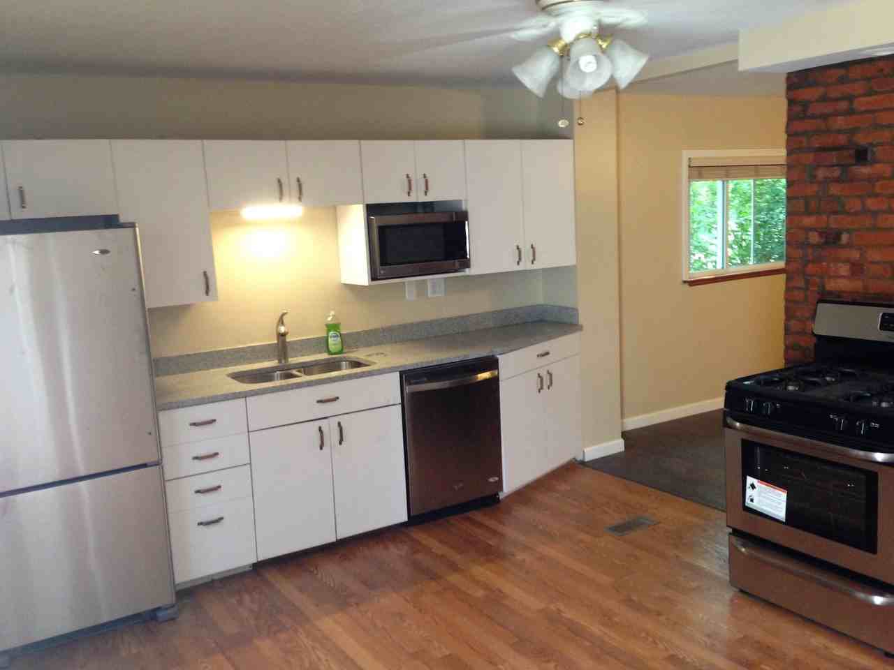 651 Chess St - Photo 2 of 19