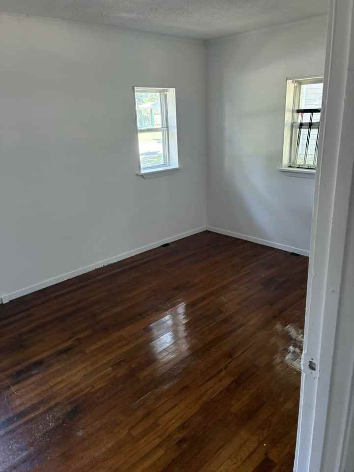 512 Middle St - Photo 5 of 10