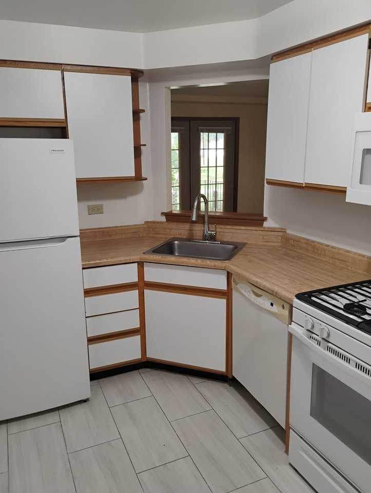 4284 Central Rd #101 - Photo 4 of 7