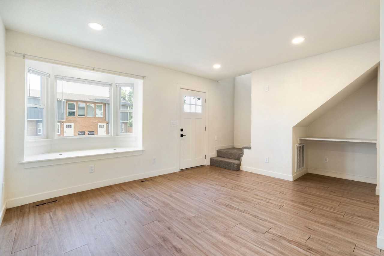 1624 Banyan Dr #4 - Photo 3 of 14