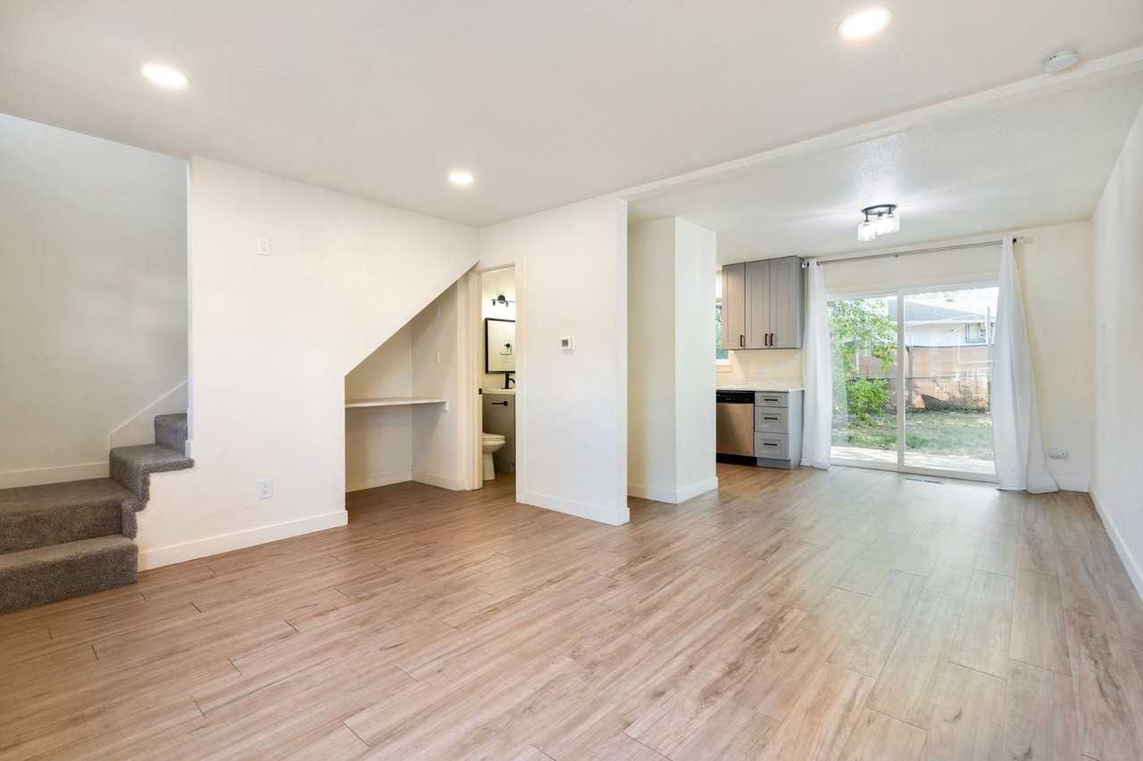 1624 Banyan Dr #4 - Photo 4 of 14