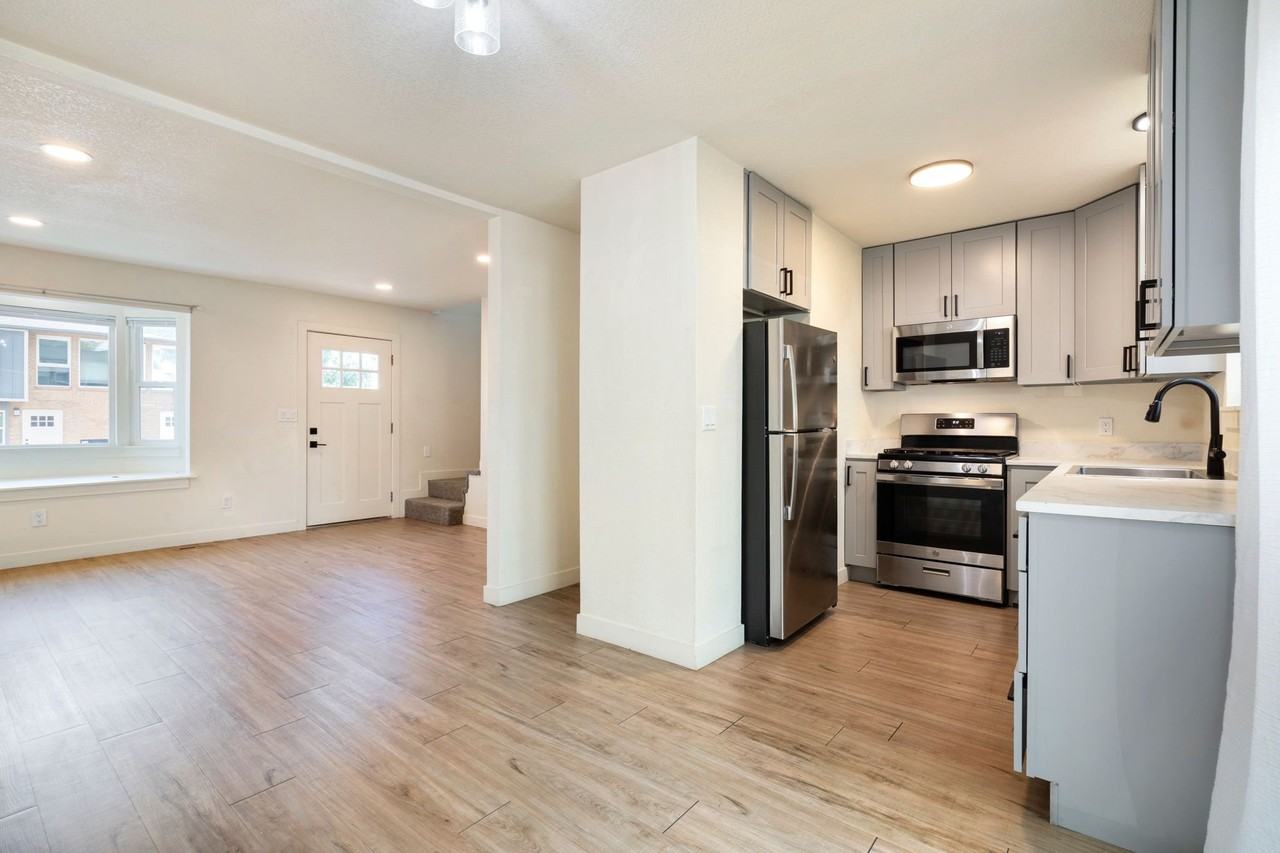 1624 Banyan Dr #4 - Photo 6 of 14