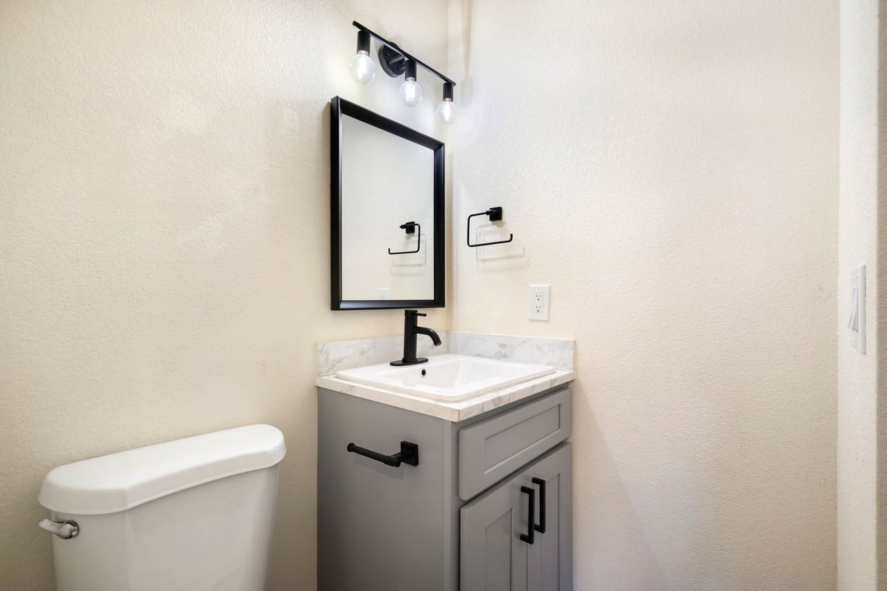 1624 Banyan Dr #4 - Photo 7 of 14