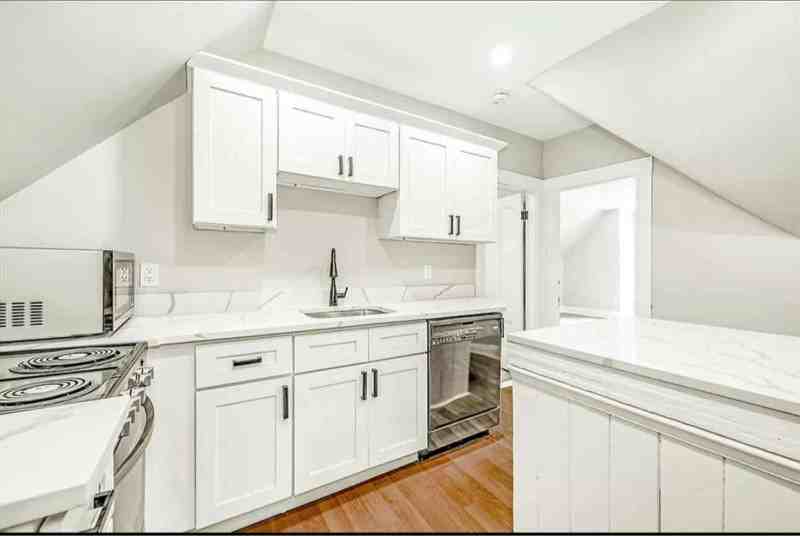 34 William St #3