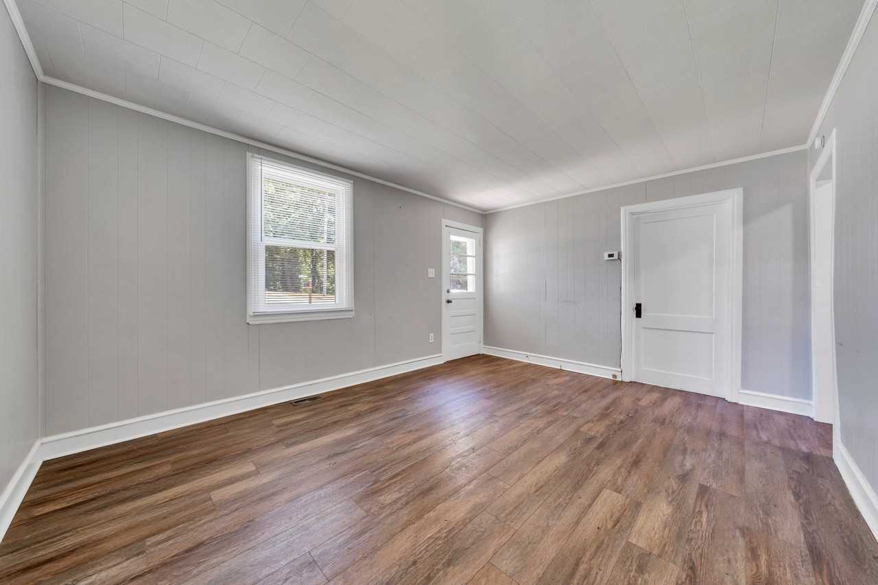 1142 Sylvan Ave - Photo 3 of 11