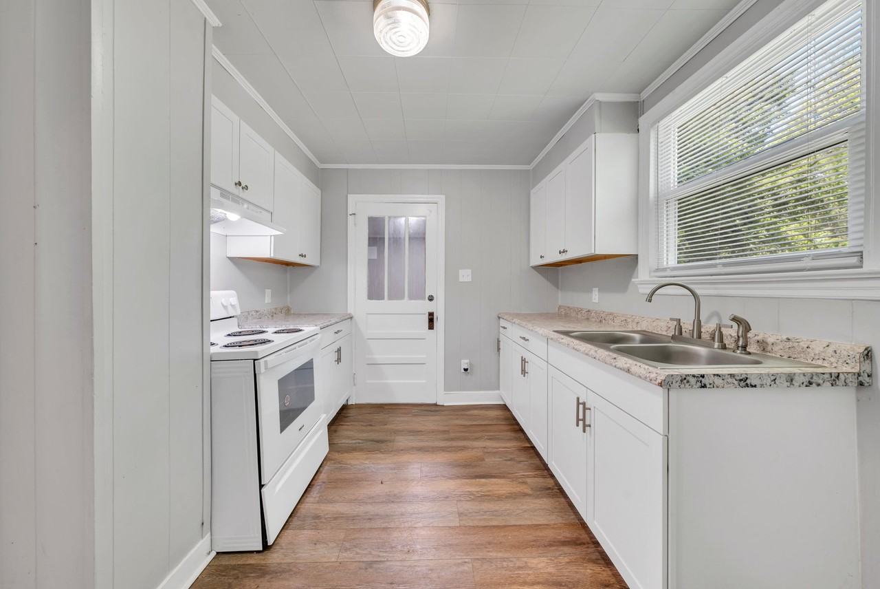 1142 Sylvan Ave - Photo 4 of 11