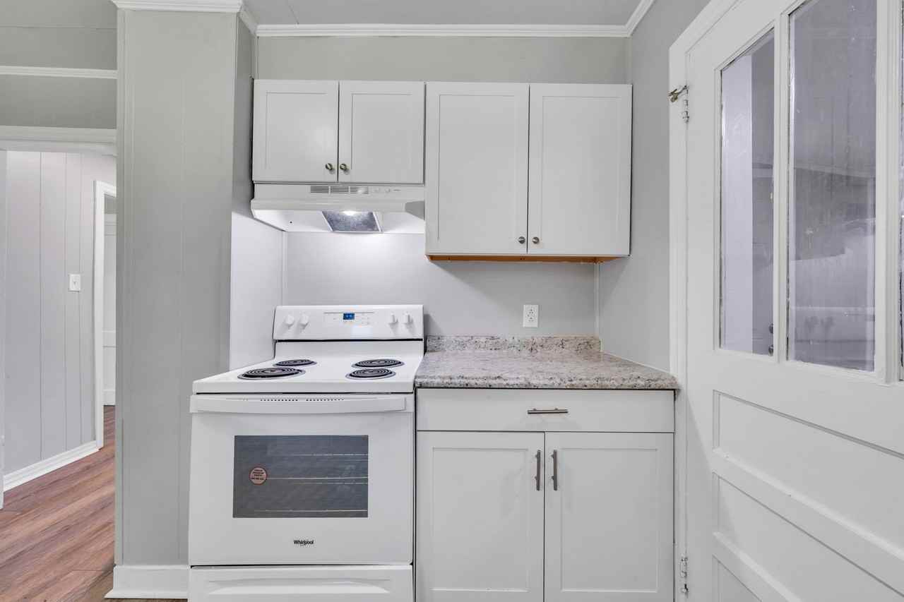 1142 Sylvan Ave - Photo 5 of 11