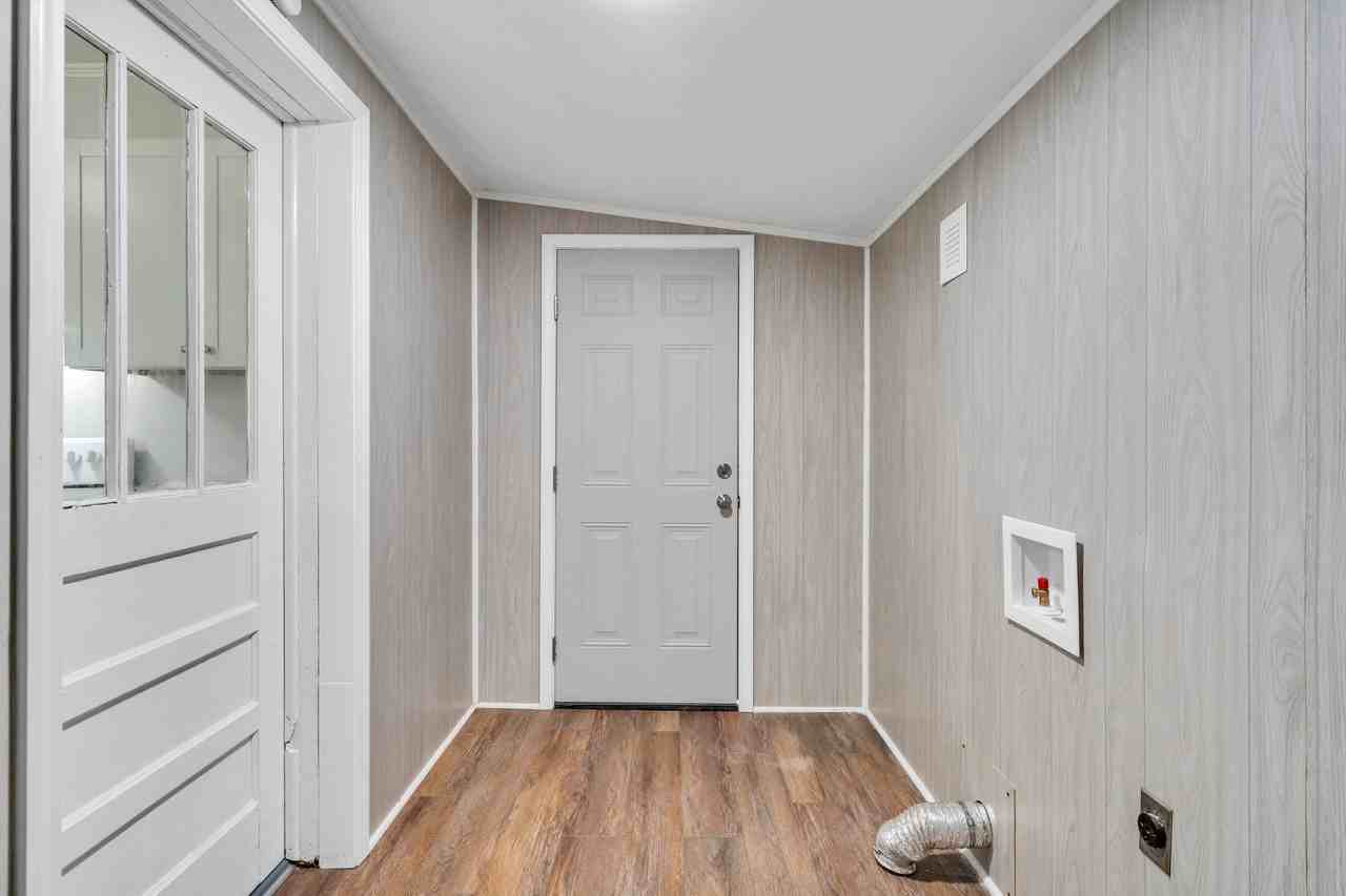 1142 Sylvan Ave - Photo 7 of 11
