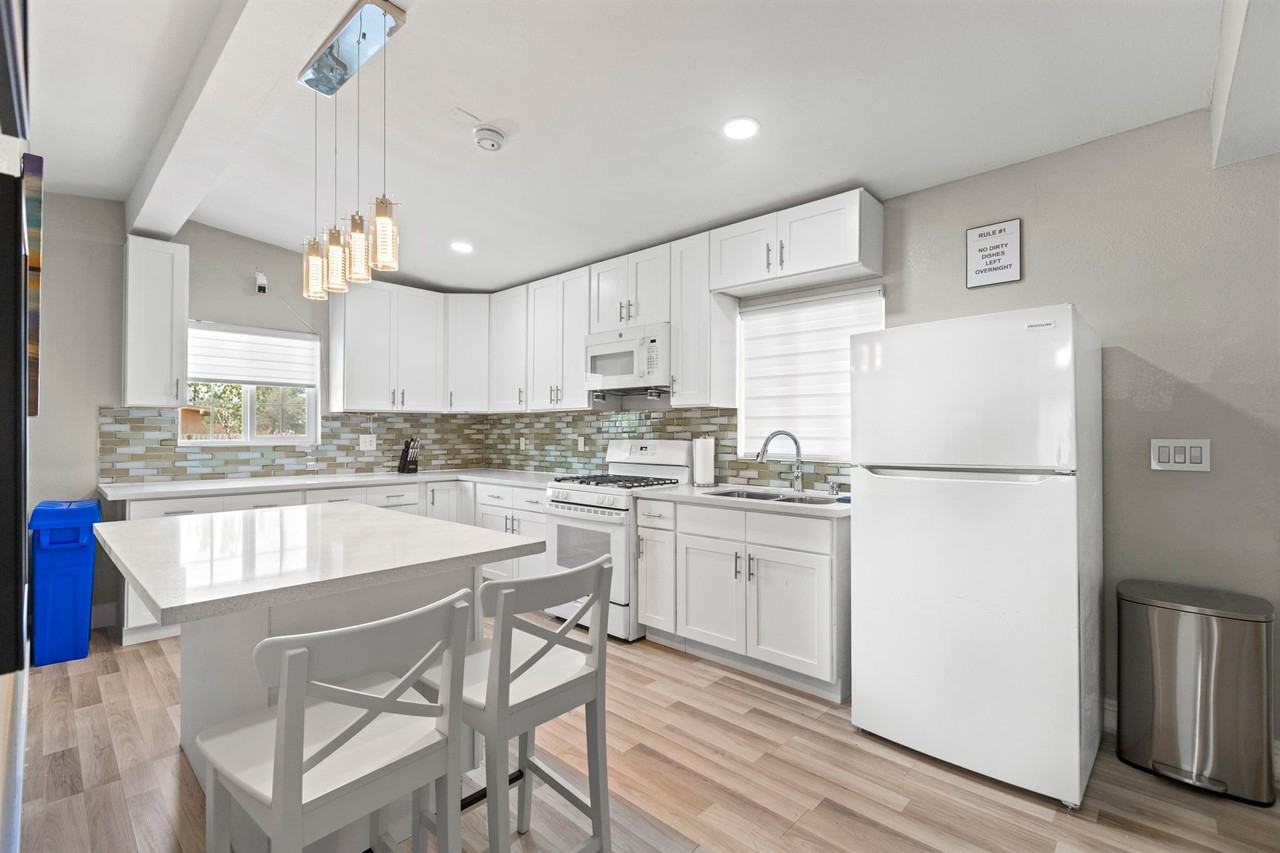 2417 E Wilson Ave - Photo 3 of 5