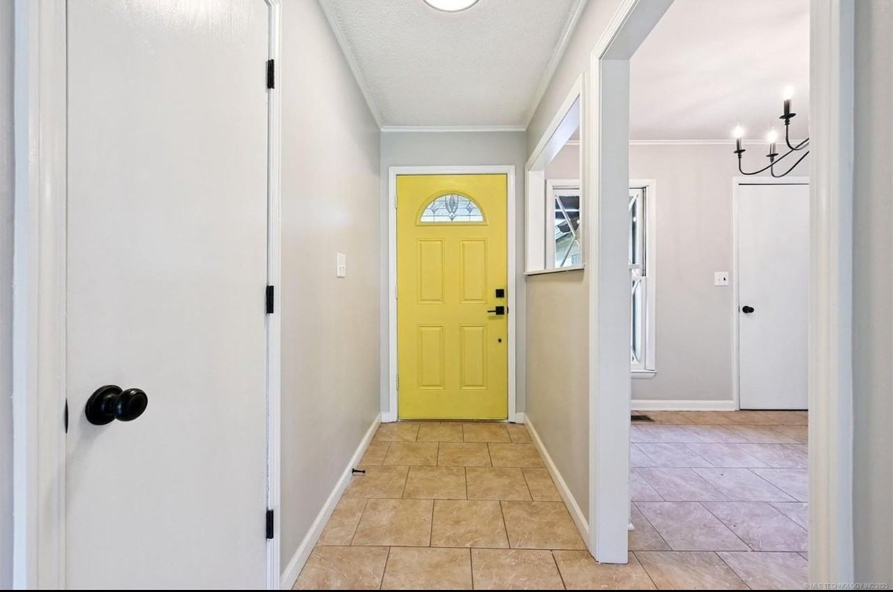 4643 E 59th St - Photo 2 of 20