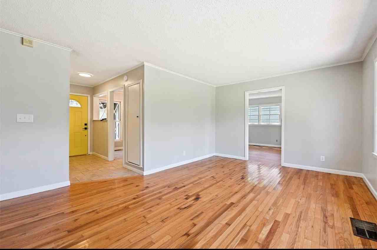 4643 E 59th St - Photo 4 of 20
