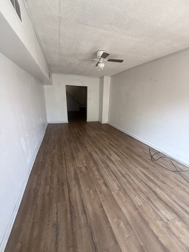 217 W John St #1 - Photo 2 of 18