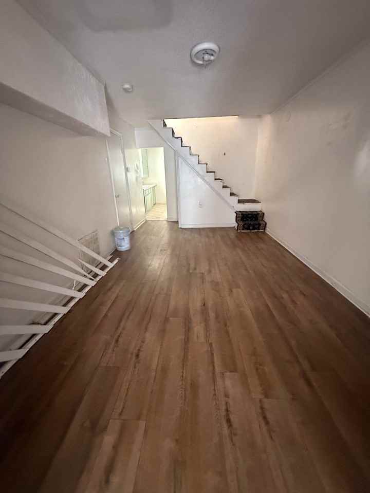 217 W John St #1 - Photo 3 of 18