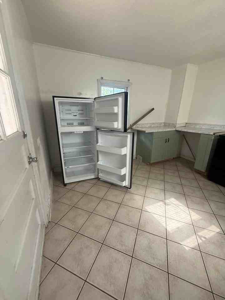 217 W John St #1 - Photo 5 of 18