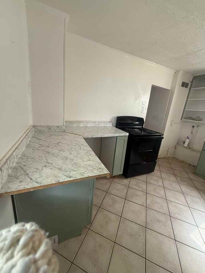 217 W John St #1 - Photo 6 of 18