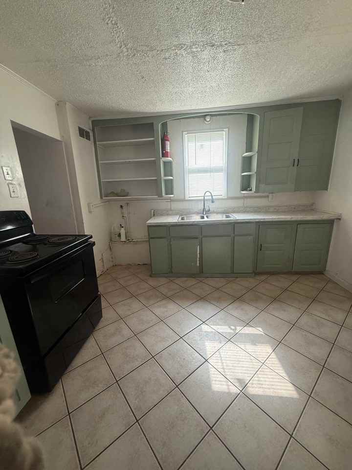 217 W John St #1 - Photo 7 of 18