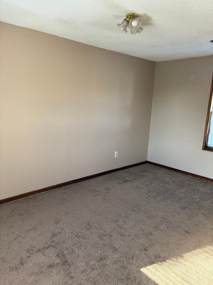 202 W 5th St #202UP - Photo 5 of 11
