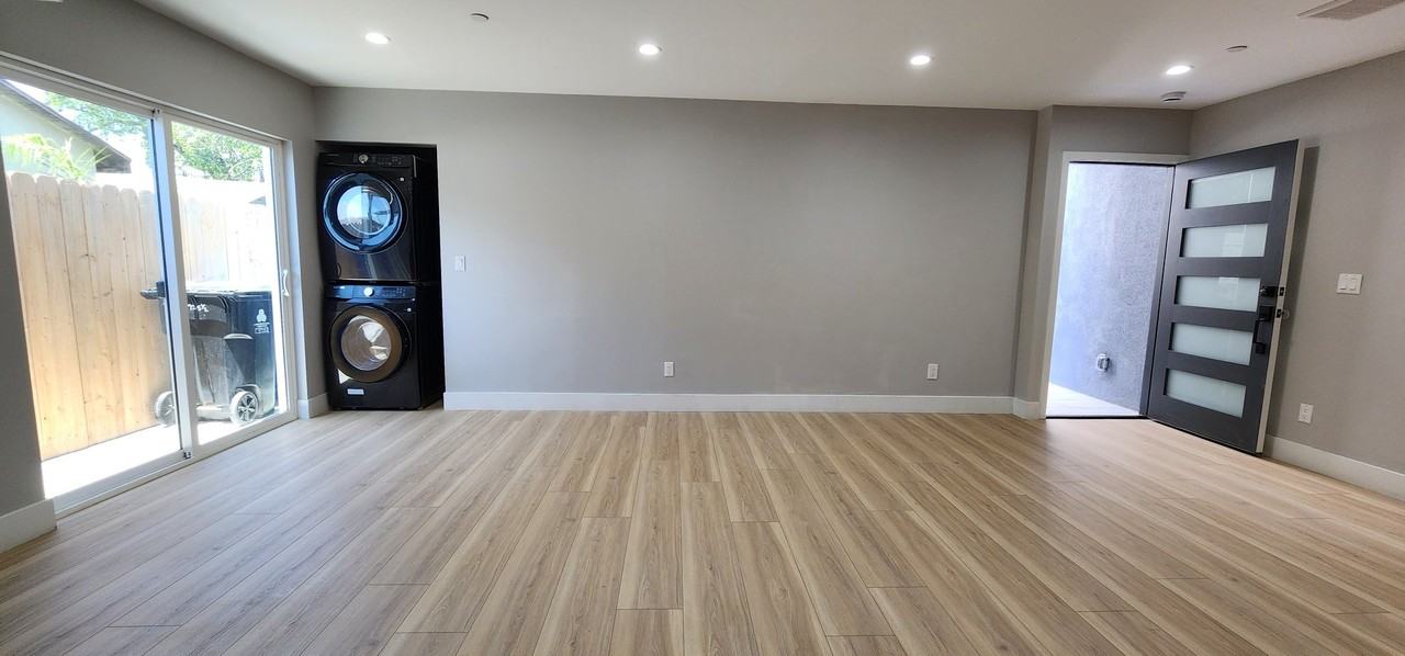 5725 Klump Ave - Photo 3 of 15