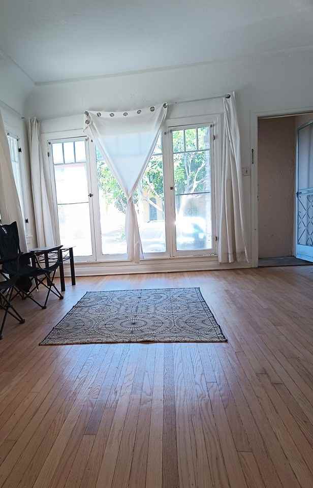 427 N Genesee Ave - Photo 2 of 17