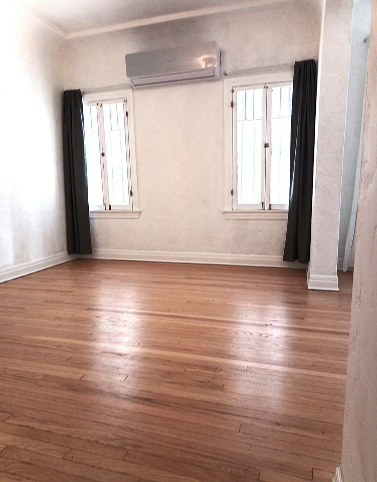 427 N Genesee Ave - Photo 5 of 17