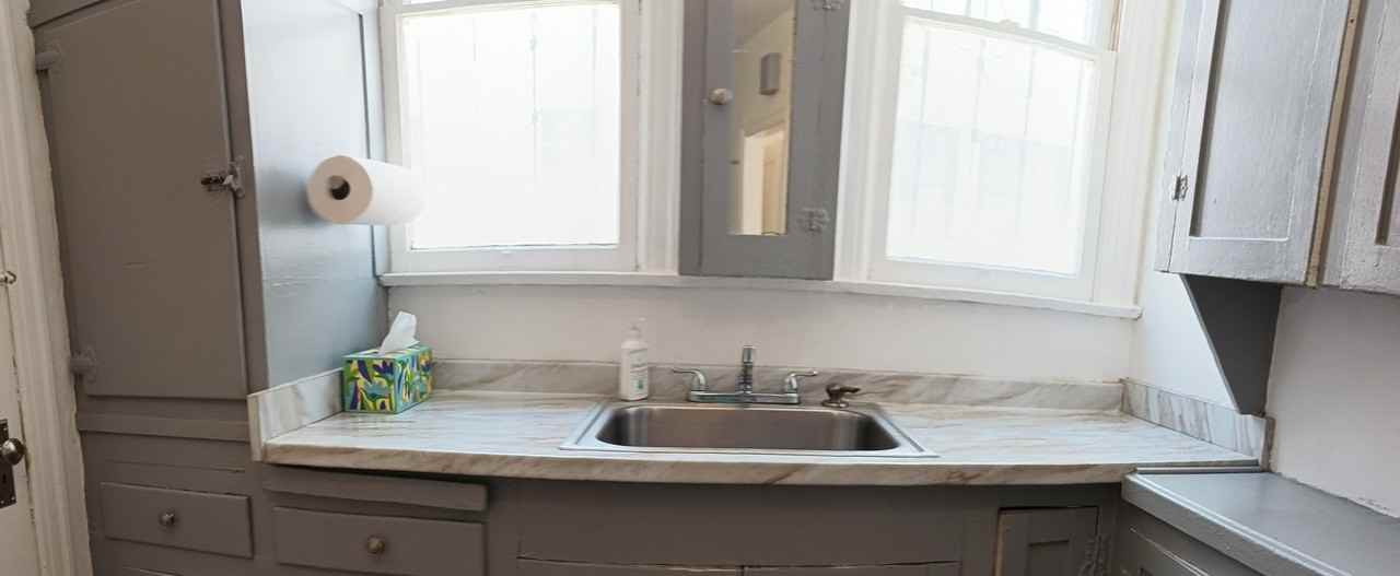 427 N Genesee Ave - Photo 7 of 17