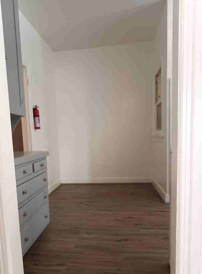 427 N Genesee Ave - Photo 6 of 15