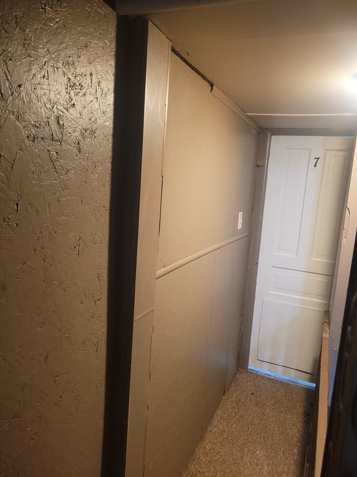 804 E Broadway St #7 - Photo 3 of 4