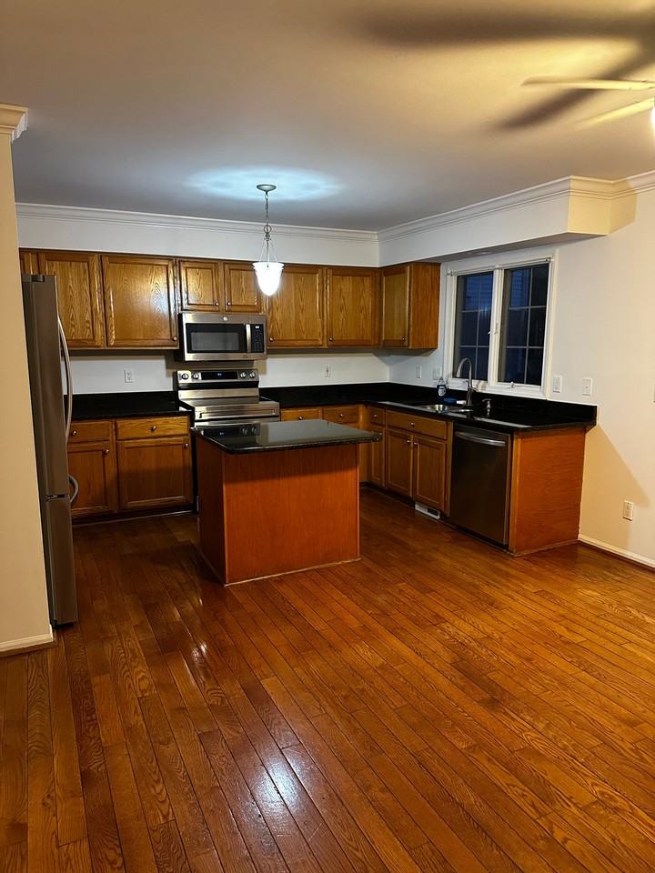45071 Lothrop Ct - Photo 6 of 16