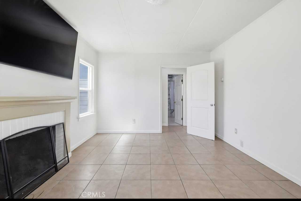 557 W Oldfield St - Photo 5 of 21