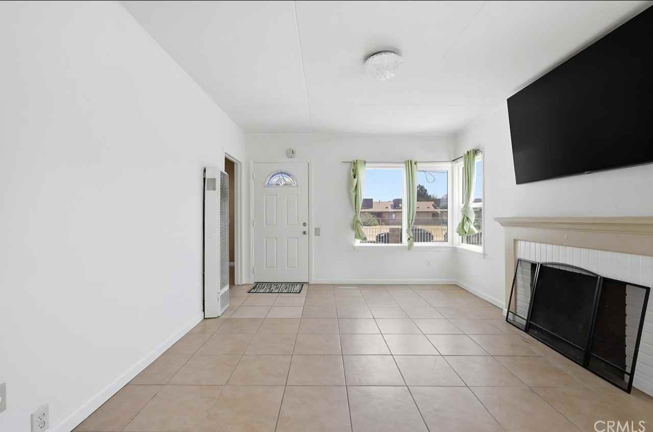 557 W Oldfield St - Photo 6 of 21