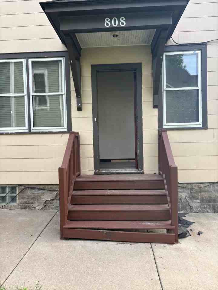 808 W 5th St