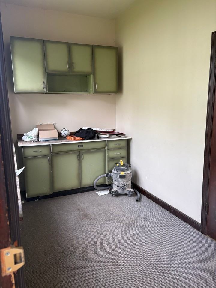 808 W 5th St - Photo 2 of 12