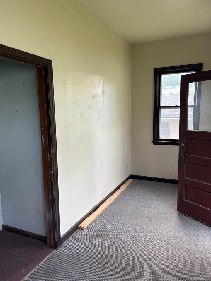 808 W 5th St - Photo 3 of 12