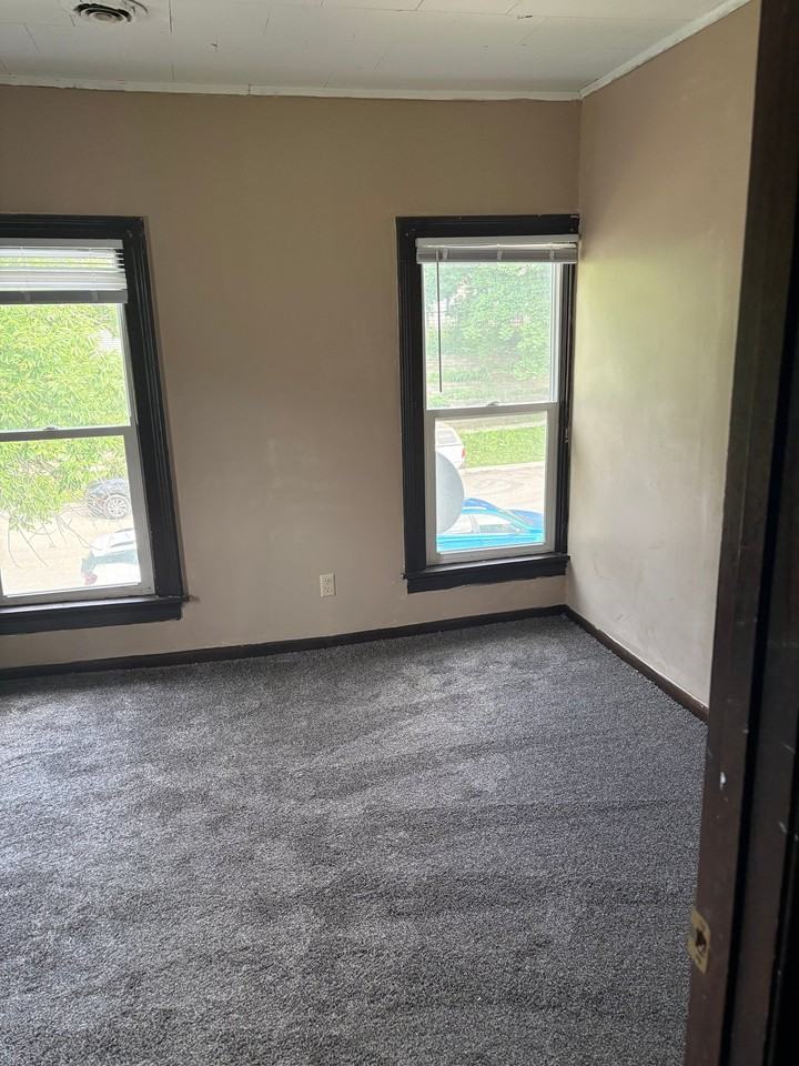 812 W 5th St - Photo 5 of 15