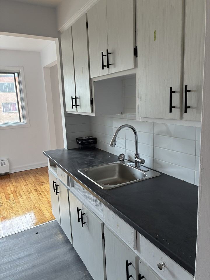 615 Av Hudson — photo 2