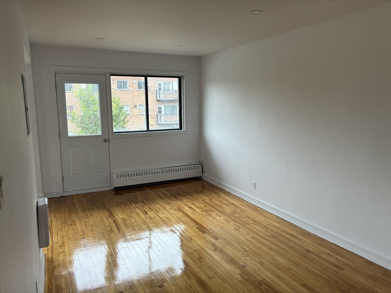 615 Av Hudson — photo 3