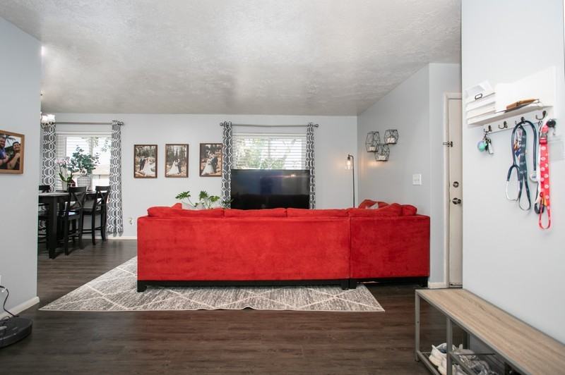 1724 Nw #1 - Photo 2 of 19