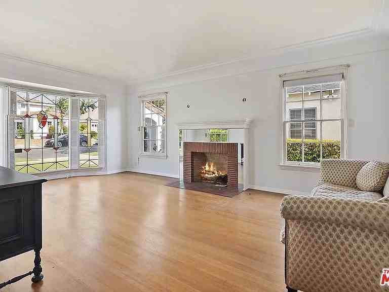 1844 S Wooster St - Photo 4 of 20