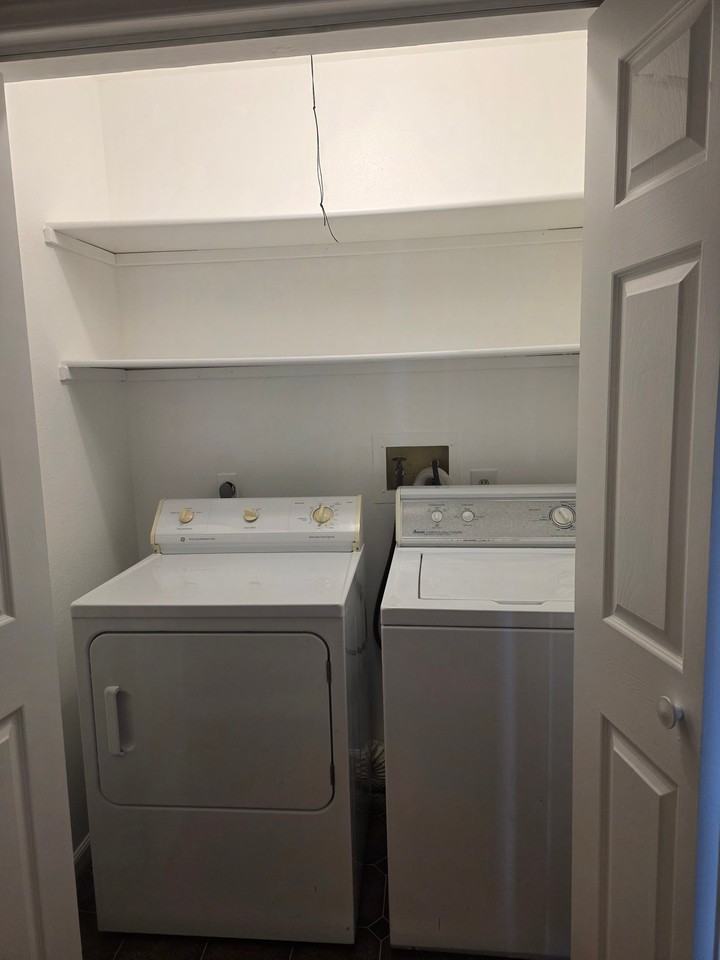 380 Shoshone Ave #A - Photo 4 of 10