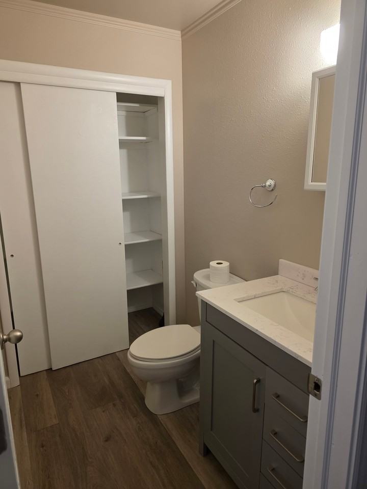 380 Shoshone Ave #A - Photo 5 of 10