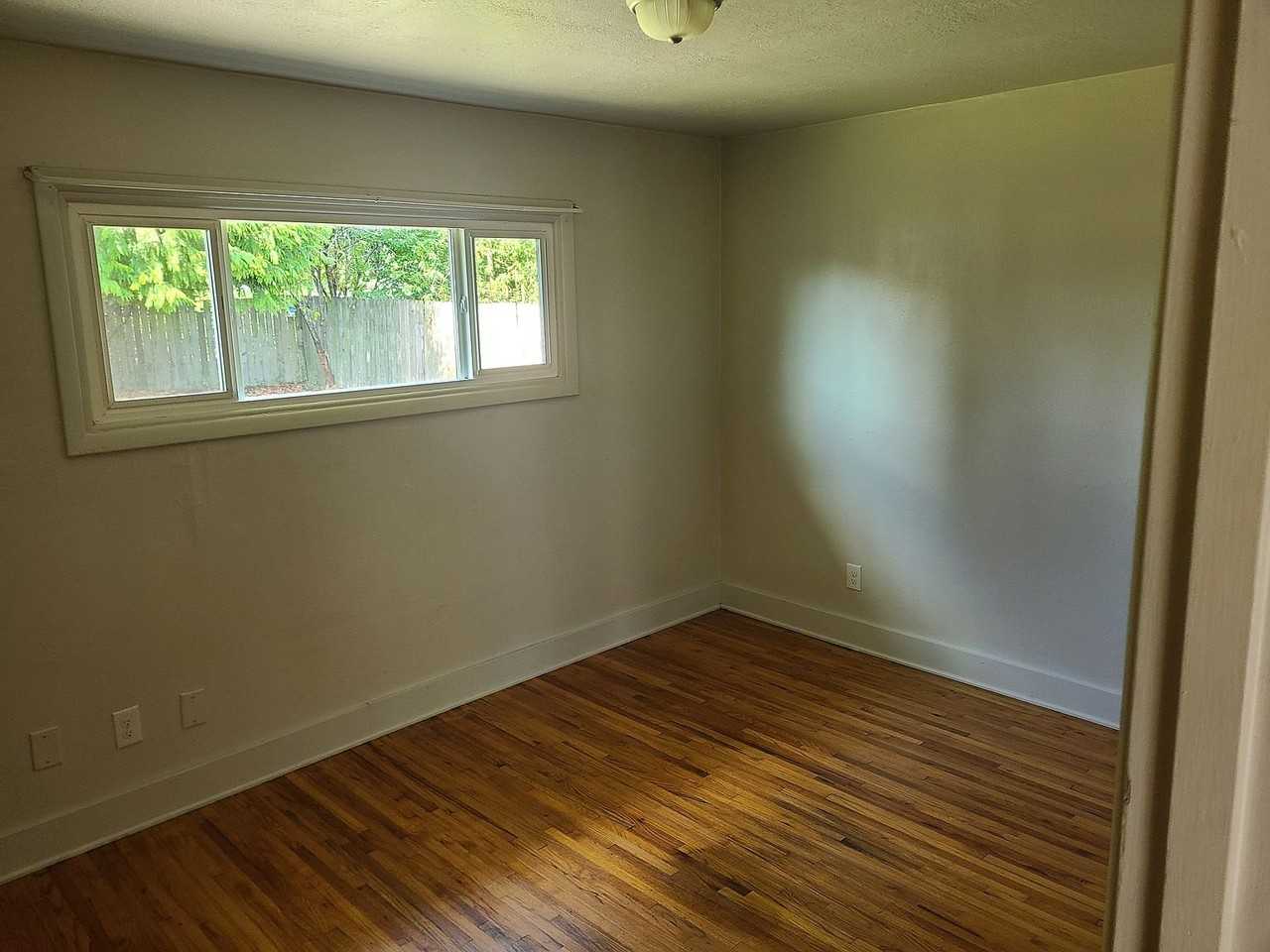 1141 32nd Ave - Photo 3 of 9