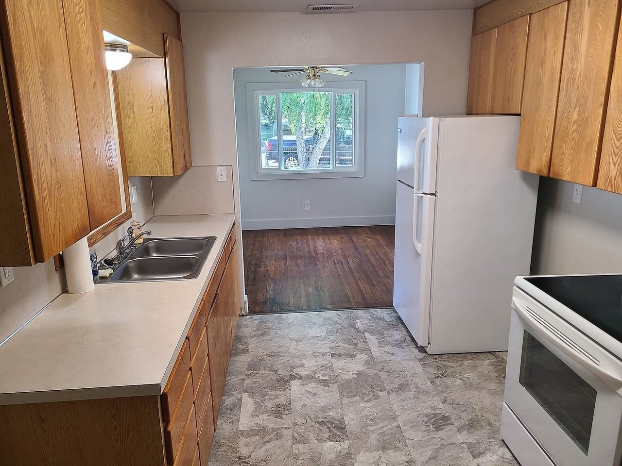 1141 32nd Ave - Photo 4 of 9