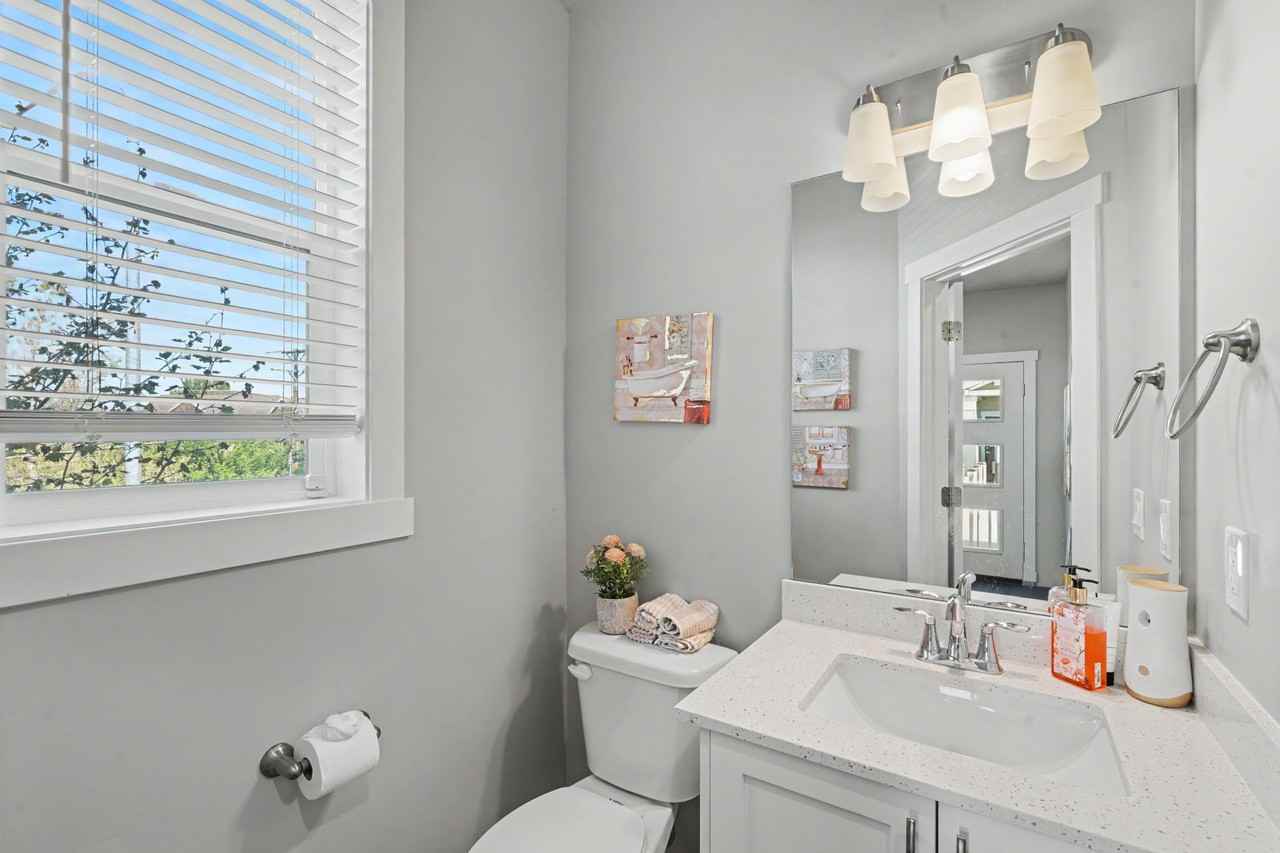 1303 E Weyburn Ln - Photo 4 of 11