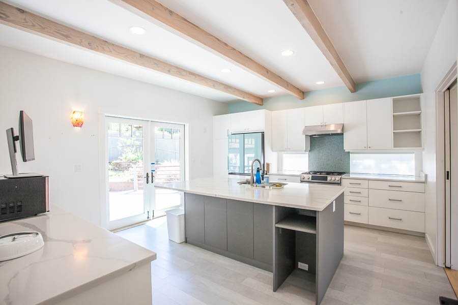 923 Cascade Ave - Photo 6 of 20